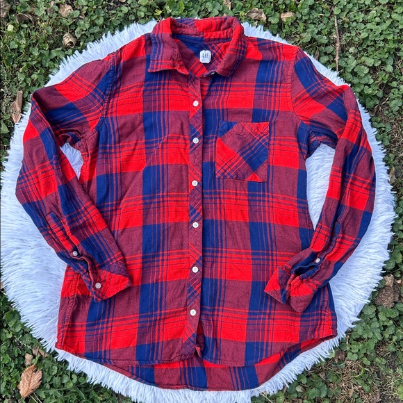 GAP Women’s Red and Navy Blue Flannel Button Down Shirt Size Medium - Picture 2 of 13